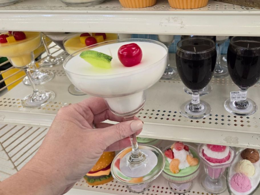 A candle that looks like a daiquiri 